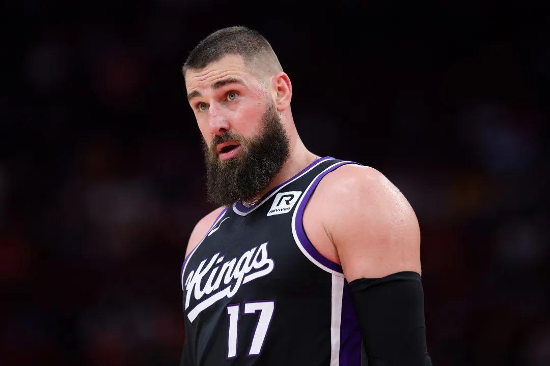 约老师：留下吧，你来首发，我打替补！你笑国王太疯癫，国王笑你看不穿