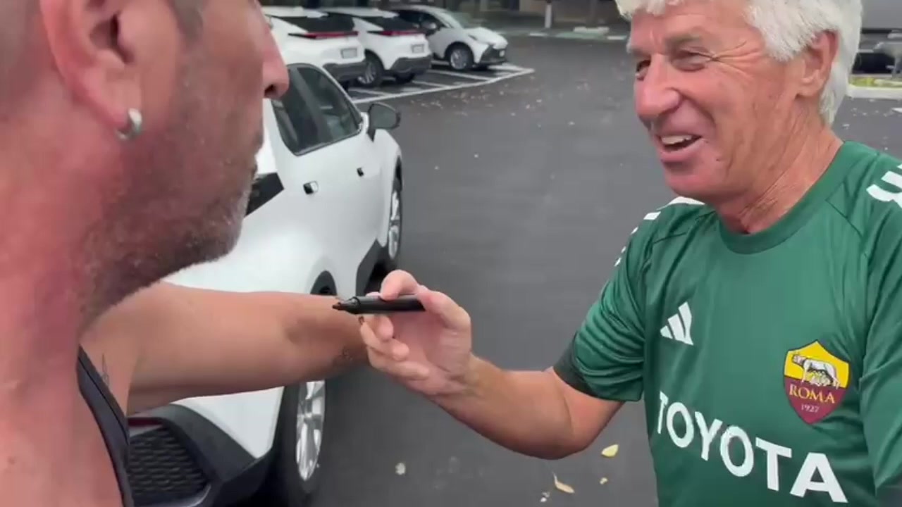 开云官方网站-罗体：罗马球迷请加斯佩里尼在手臂上签名，并称之后要纹在手臂上