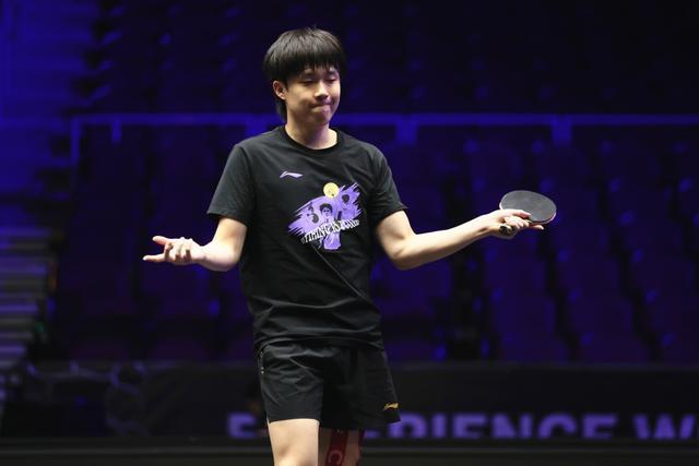 美国大满贯：孙颖莎王曼昱训练笑不停，张本美和观看王楚钦训练