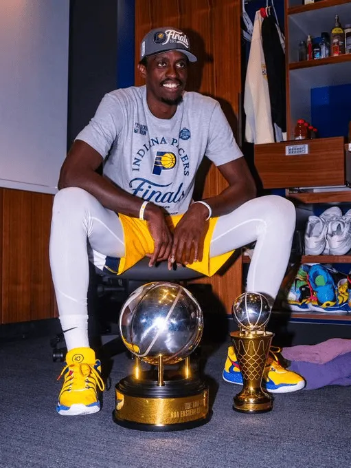 难忘的赛季！步行者官方晒上季经典瞬间：哈利东决捧杯在列