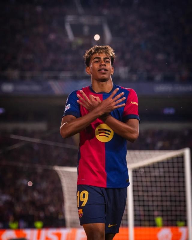 开云登录入口-【欧冠】莱万双响拉菲传射，巴萨主场4比0多特蒙德