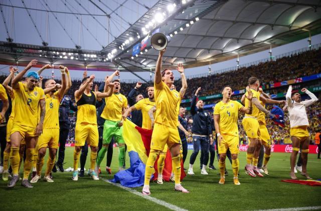 开云官方网站-名记：救救欧洲杯！既然回不到16队，那就扩军32吧！