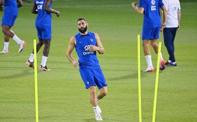 开云官方网站-预计缺阵3周本泽马选择让位 中轴伤情考验德尚